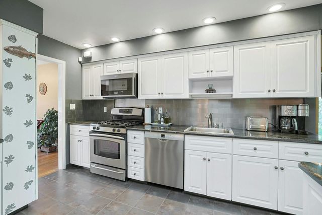 611 Gateway Avenue, Valley Cottage, NY 10989