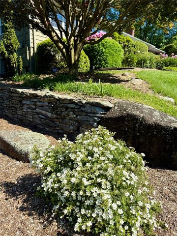 611 Gateway Avenue, Valley Cottage, NY 10989
