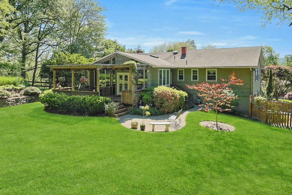 611 Gateway Avenue, Valley Cottage, NY 10989