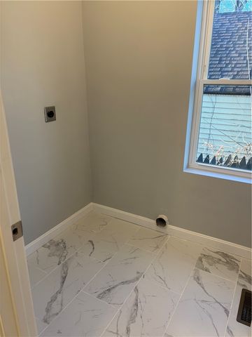 184 Avenue C E1, Woonsocket, RI 02895