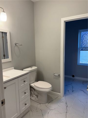 184 Avenue C E1, Woonsocket, RI 02895