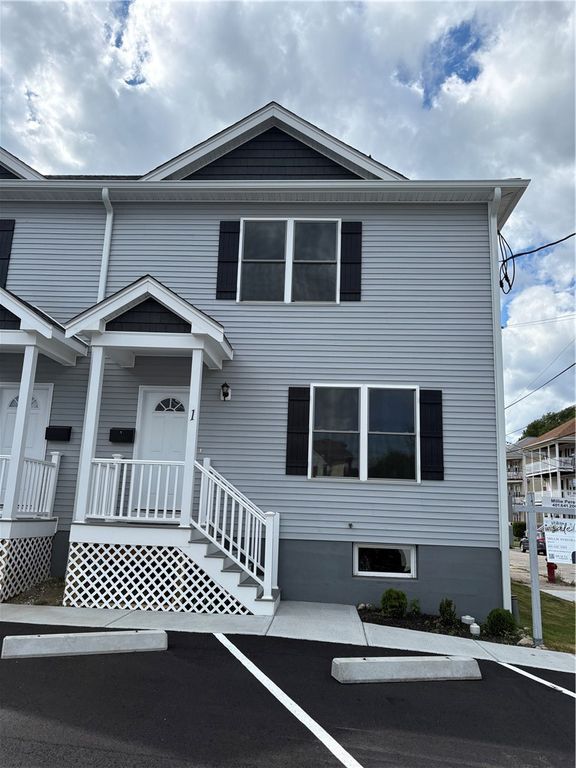 184 Avenue C E1, Woonsocket, RI 02895