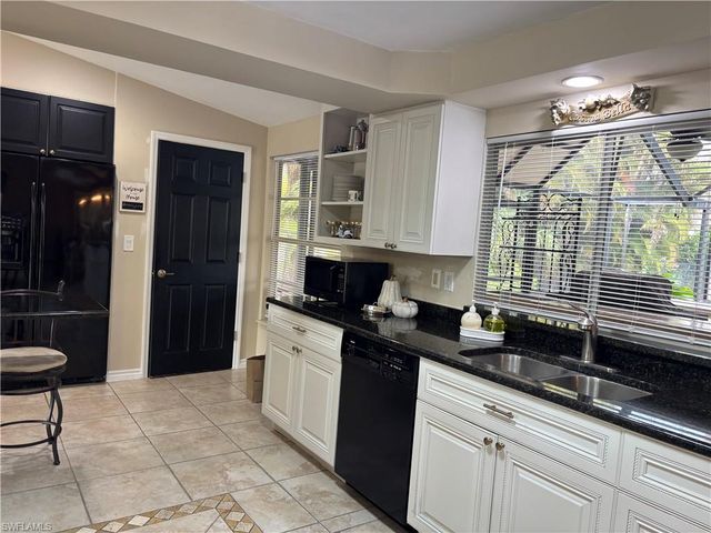 1156 Oakes BLVD, Naples, FL 34119