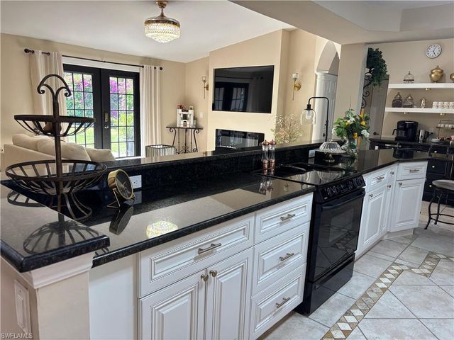 1156 Oakes BLVD, Naples, FL 34119