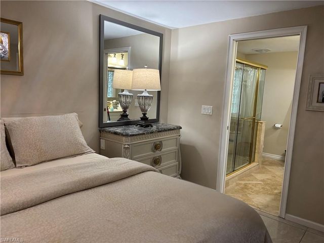 1156 Oakes BLVD, Naples, FL 34119