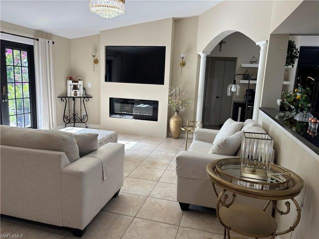 1156 Oakes BLVD, Naples, FL 34119