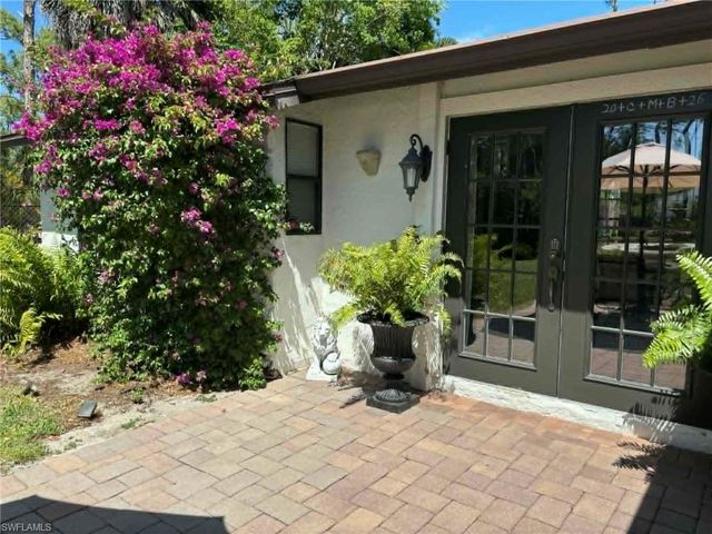 1156 Oakes BLVD, Naples, FL 34119