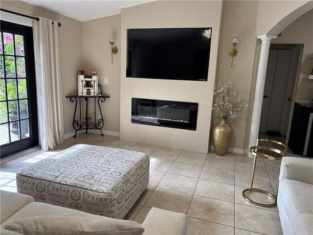 1156 Oakes BLVD, Naples, FL 34119