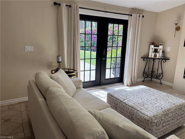 1156 Oakes BLVD, Naples, FL 34119