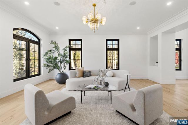 16 Old Farms Road, Saddle River, NJ 07458