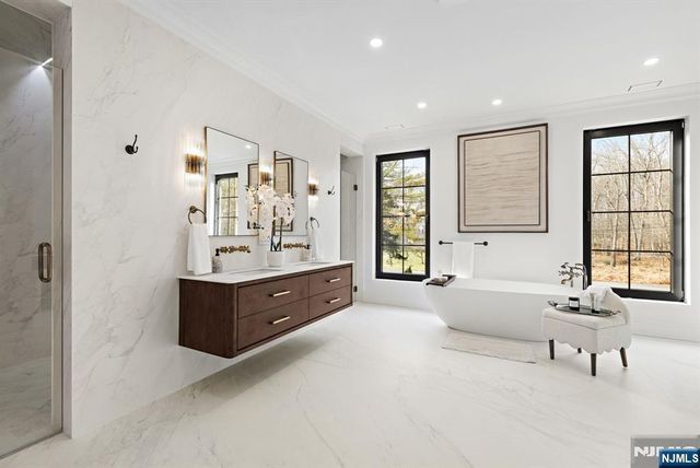 16 Old Farms Road, Saddle River, NJ 07458