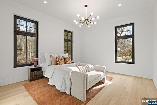 16 Old Farms Road, Saddle River, NJ 07458