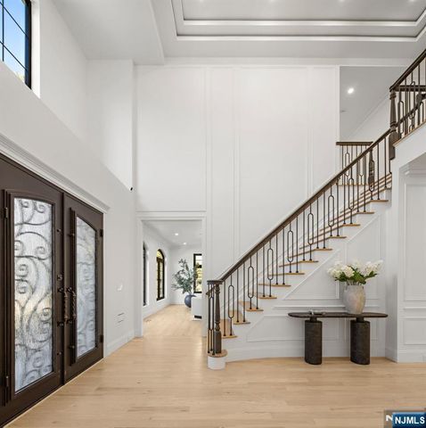 16 Old Farms Road, Saddle River, NJ 07458