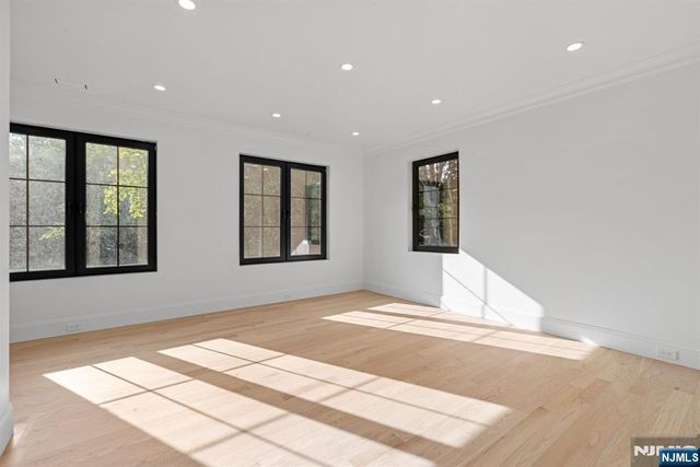 16 Old Farms Road, Saddle River, NJ 07458