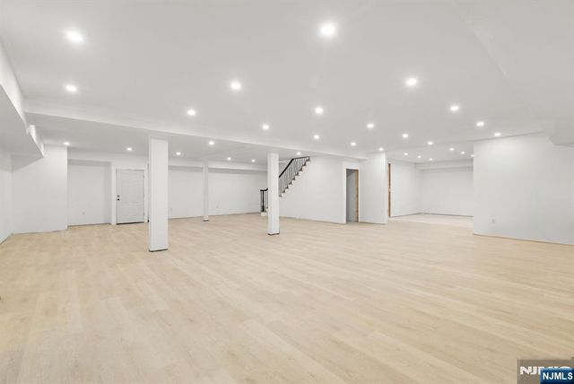 16 Old Farms Road, Saddle River, NJ 07458