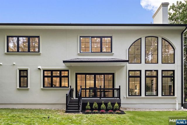 16 Old Farms Road, Saddle River, NJ 07458