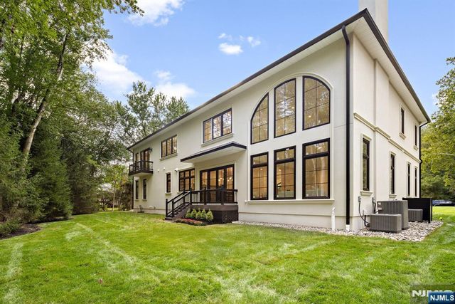 16 Old Farms Road, Saddle River, NJ 07458