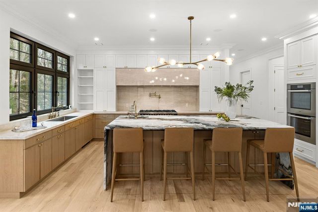 16 Old Farms Road, Saddle River, NJ 07458