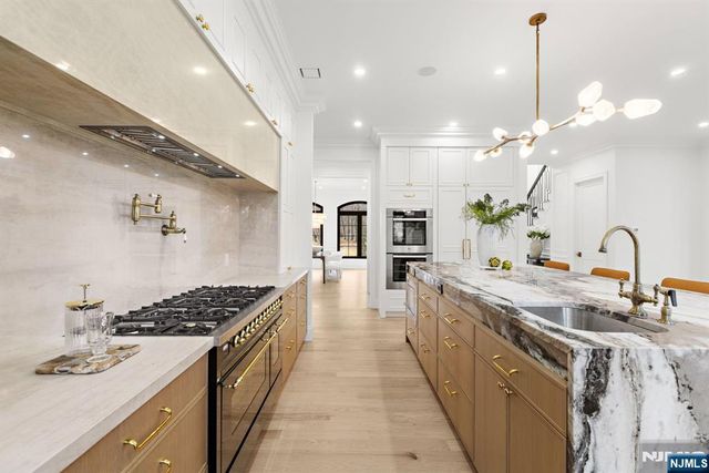 16 Old Farms Road, Saddle River, NJ 07458