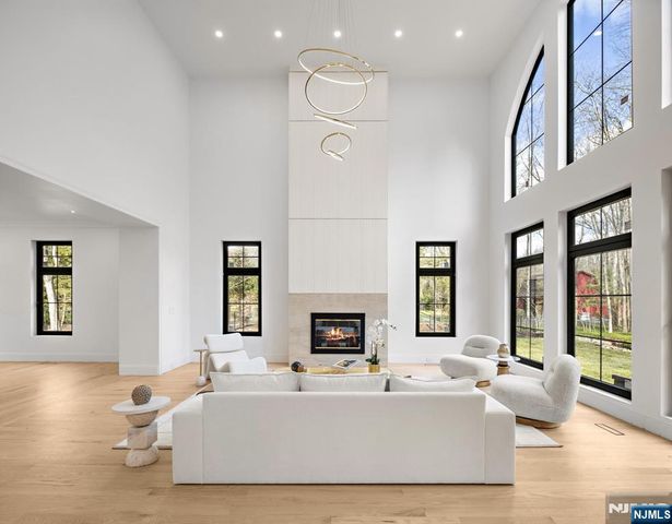 16 Old Farms Road, Saddle River, NJ 07458