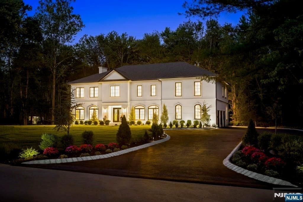 16 Old Farms Road, Saddle River, NJ 07458