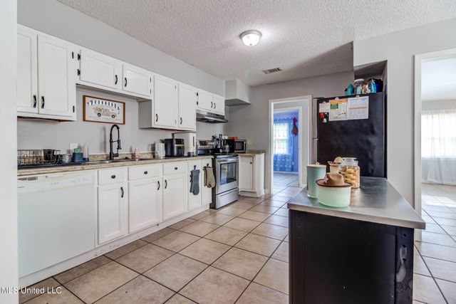 79 Holly Circle, Gulfport, MS 39501