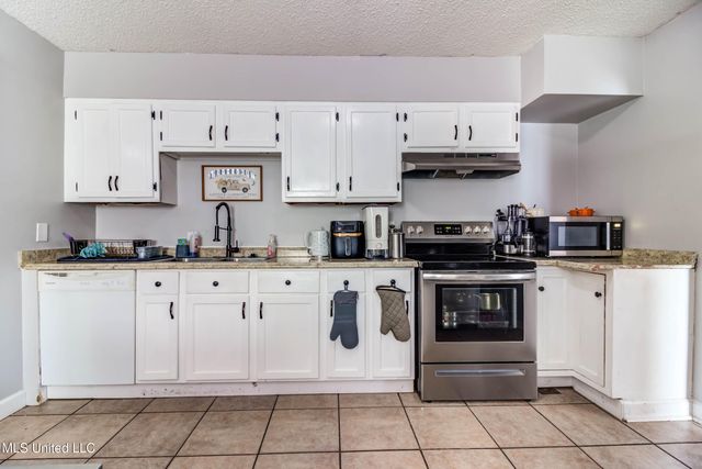 79 Holly Circle, Gulfport, MS 39501