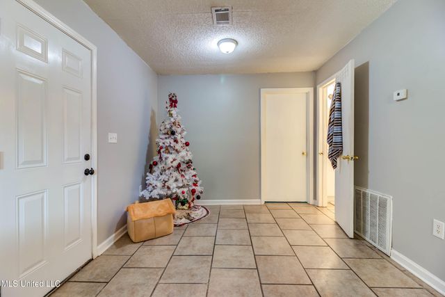 79 Holly Circle, Gulfport, MS 39501