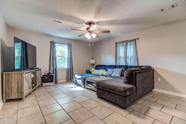 79 Holly Circle, Gulfport, MS 39501