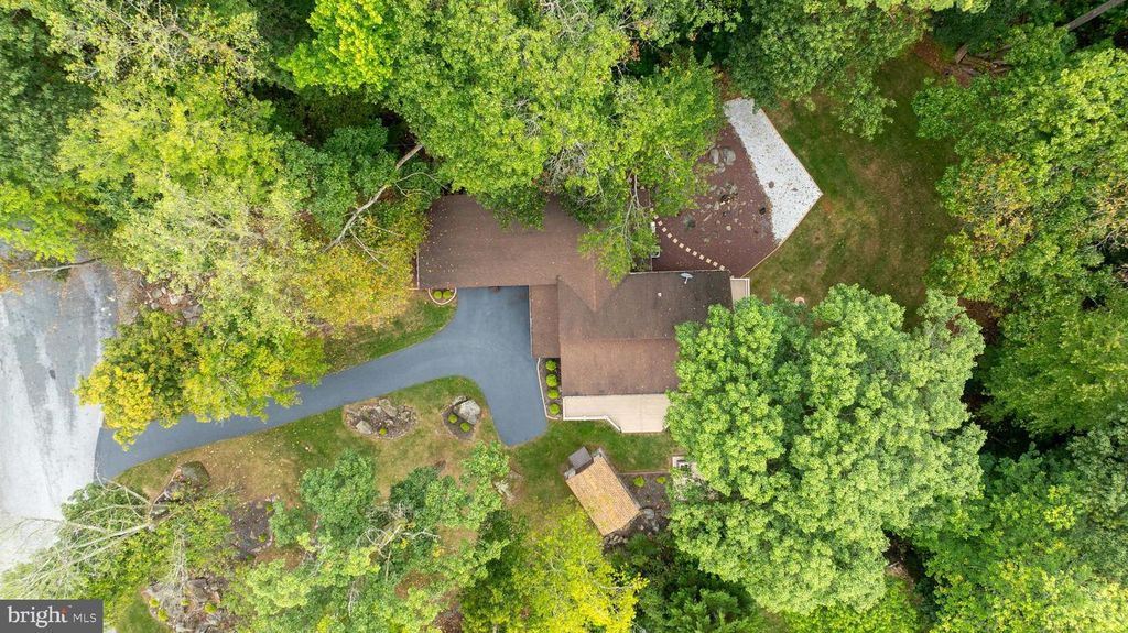 55 DEARDORFF DR, Etters, PA 17319