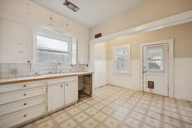 1103 W Cottage Street, Houston, TX 77009