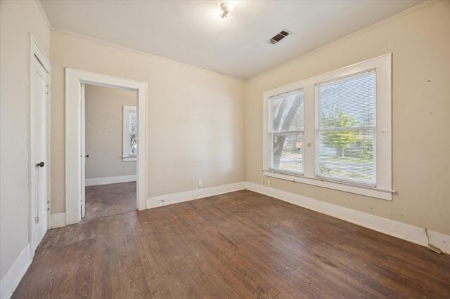 1103 W Cottage Street, Houston, TX 77009