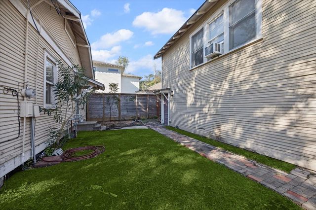 1103 W Cottage Street, Houston, TX 77009