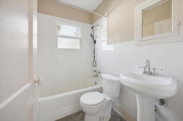 1103 W Cottage Street, Houston, TX 77009