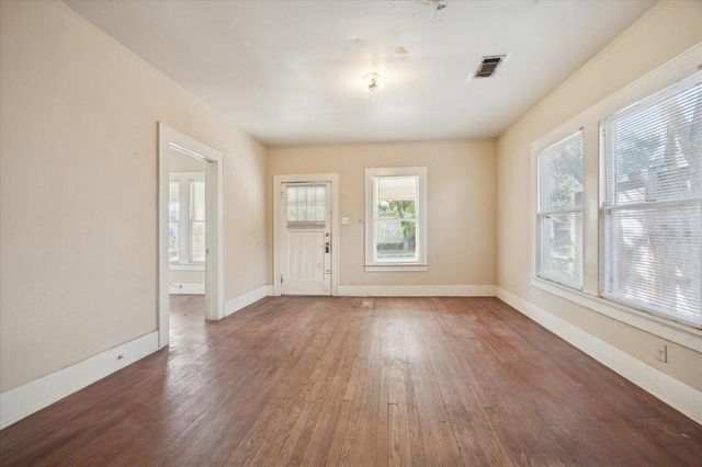 1103 W Cottage Street, Houston, TX 77009