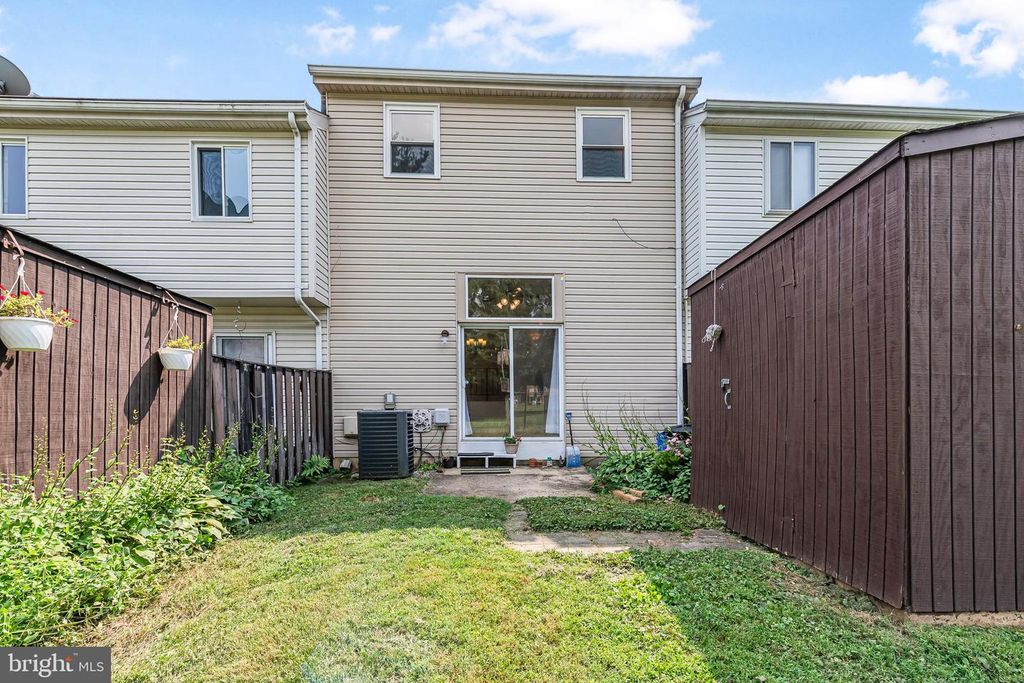 3323 BUEHLER CT NW #111, Olney, MD 20832