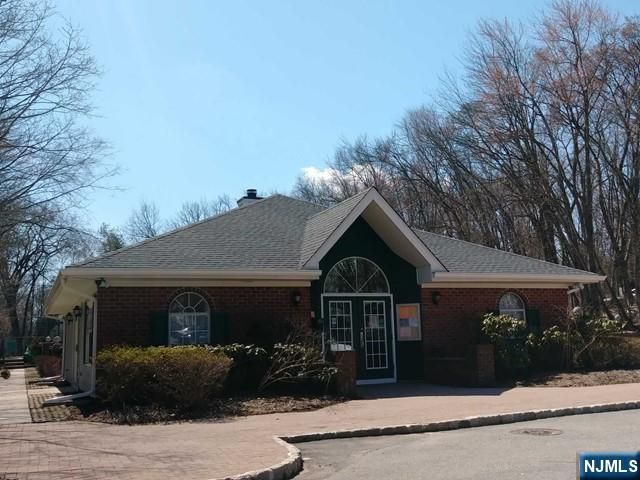 143 Raintree Lane, Mahwah, NJ 07430