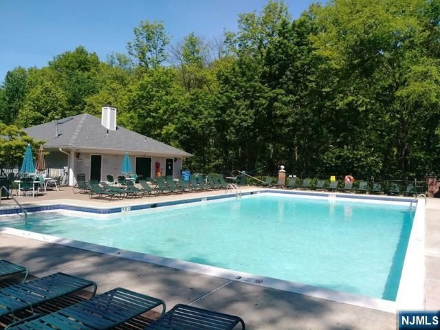 143 Raintree Lane, Mahwah, NJ 07430