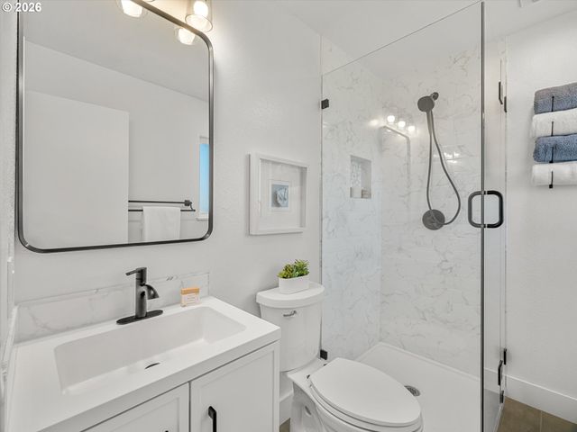 8655 Sw COMANCHE Way, Tualatin, OR 97062