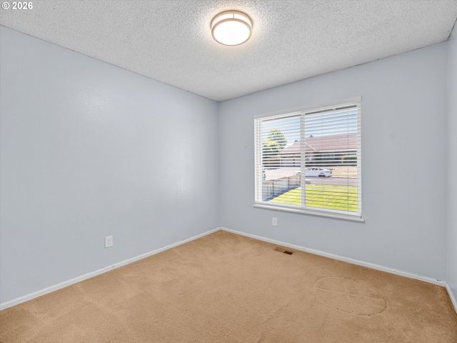 8655 Sw COMANCHE Way, Tualatin, OR 97062