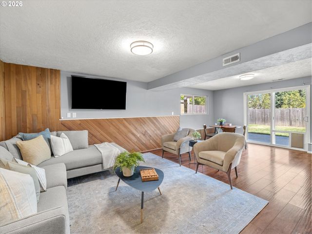 8655 Sw COMANCHE Way, Tualatin, OR 97062