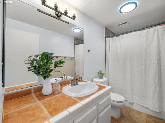 8655 Sw COMANCHE Way, Tualatin, OR 97062