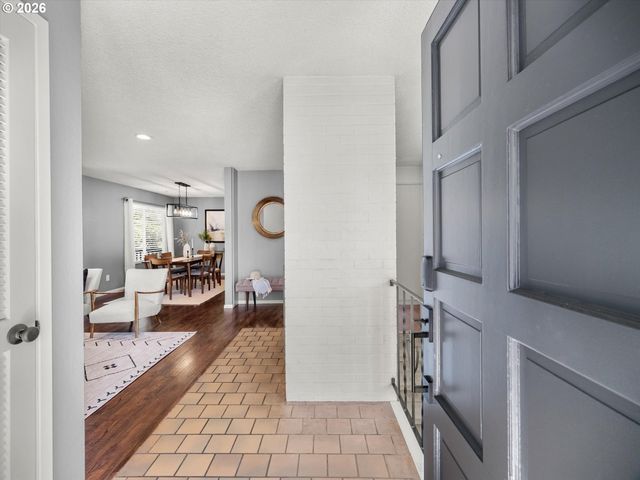 8655 Sw COMANCHE Way, Tualatin, OR 97062