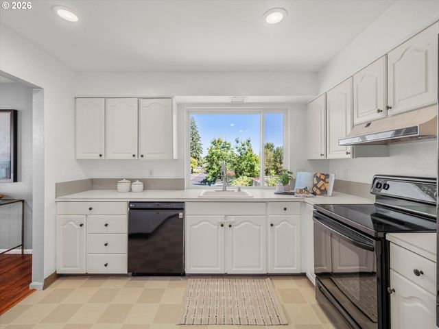 8655 Sw COMANCHE Way, Tualatin, OR 97062