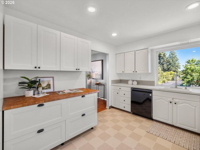 8655 Sw COMANCHE Way, Tualatin, OR 97062