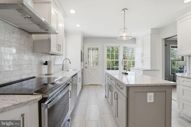 9104 VOLUNTEER DR, Alexandria, VA 22309