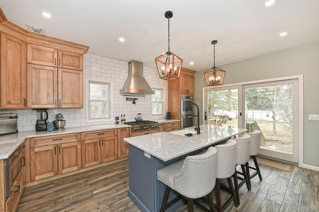 2457 New York Avenue, Melville, NY 11747