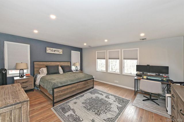 2457 New York Avenue, Melville, NY 11747