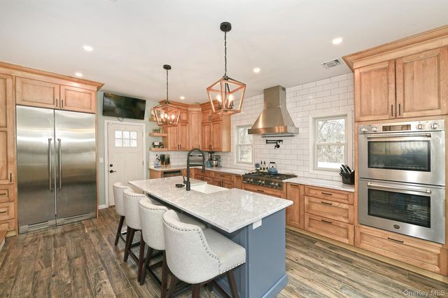 2457 New York Avenue, Melville, NY 11747