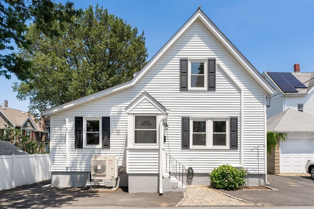 9 Queenwood Ter, Malden, MA 02148